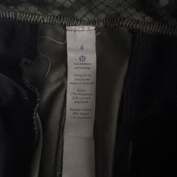 Lululemon Jet Crop Slim Luxtreme 4 Snake Print Green Pull On Joggers - Picture 7 of 7